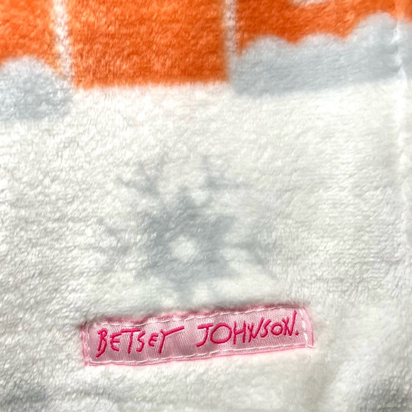 Christmas Gingerbread Candy Houses Ultra Soft Plush Throw Blanket Betsey Johnson - Picture 4 of 9